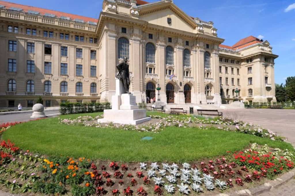 Admission at University of Debrecen