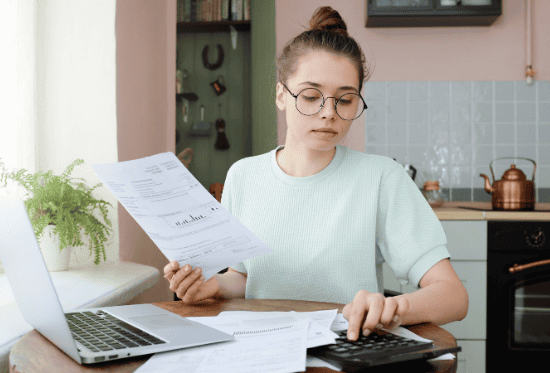 Student managing expenses